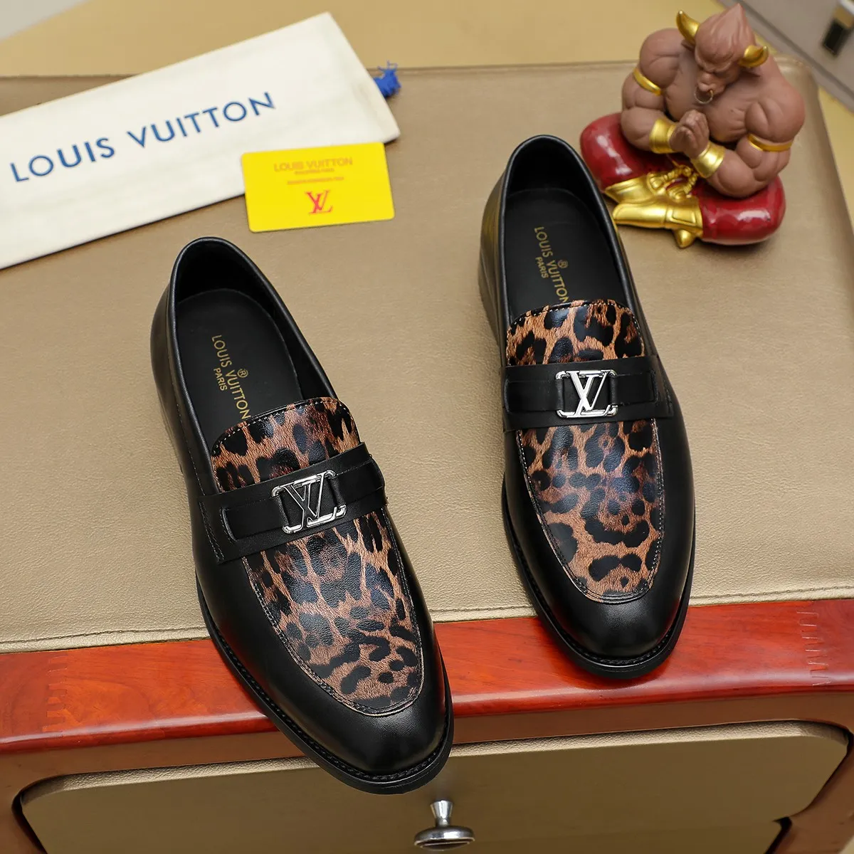 Men's shoes 💰 460 💰 Louis Vuitton LV ® 🆕 model 🔛Full shoe counter, first layer cowhide, 🐂leather lined casual shoes for men, super soft outsole, essential for driving. Counter synchronization, original first layer cowhide, completely 1:1 mold customization🌹top version, color optional! Number: 39-44 (customized at 38.45)